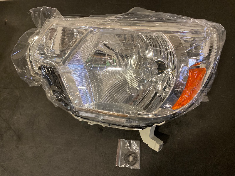 Photo 1 of Headlight w/Bulb Right Replacement for Toyota Tacoma 2012 2013 2014 2015 4.0L V6, for Toyota Tacoma 2012 2013 2014 2015 2.7L l4 Replace# 8111004181 8115004181 TO2502213C TO2503213C