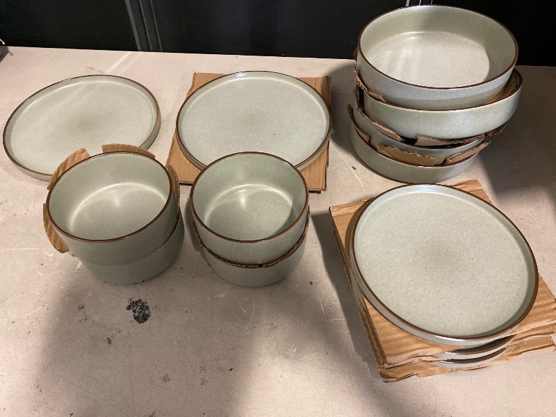 Photo 1 of Dinnerware Sets for 4, 16 Pieces Ceramic Plates and Bowls Set | Scratch Resistant Stoneware Dishes Set, Dishwasher & Microwave Safe, Light Green | Missing one plate