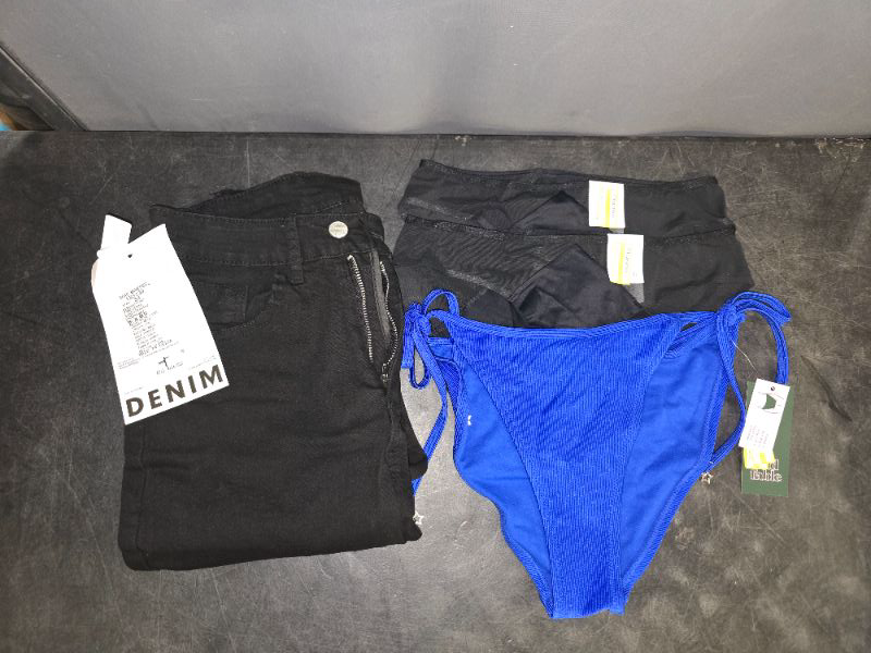 Photo 1 of 4 Piece Small Clothing Women 