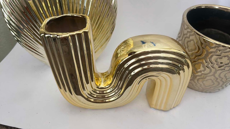 Photo 1 of 3 PC GOLD TONE VASES HOME DECOR (TALLEST 9.5”)