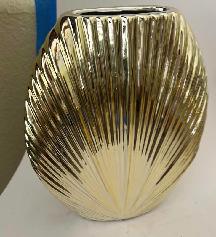 Photo 1 of 3 PC GOLD TONE VASES HOME DECOR (TALLEST 9.5”)