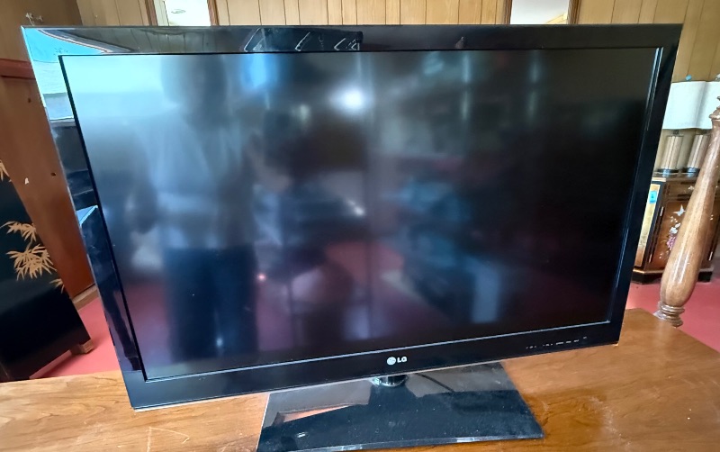 Photo 1 of 37” LG FLATSCREEN TV ON STAND