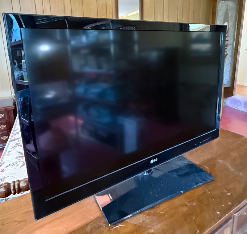 Photo 1 of 37” LG FLATSCREEN TV ON STAND