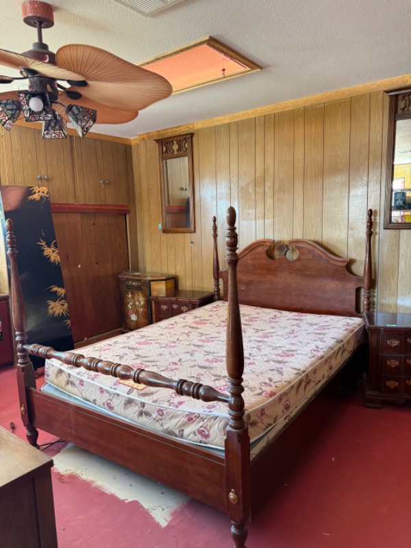 Photo 1 of VINTAGE WOODEN 4 POSTER QUEEN BED W MATTRESS & BOX SPRING