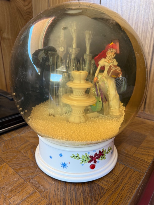 Photo 1 of VINTAGE DISNEY PRINCESS BELLE FAN-POWERED/AIR BLOWN WATERLESS SNOW GLOBE (MISSING PLUG)