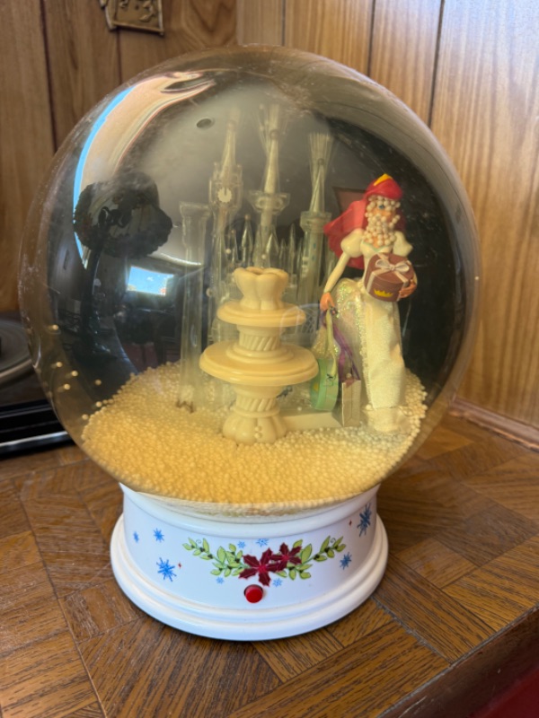 Photo 1 of VINTAGE DISNEY PRINCESS BELLE FAN-POWERED/AIR BLOWN WATERLESS SNOW GLOBE (MISSING PLUG)