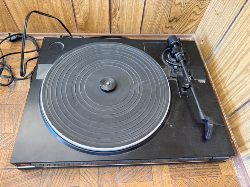 Photo 1 of VINTAGE FISHER TURNTABLE