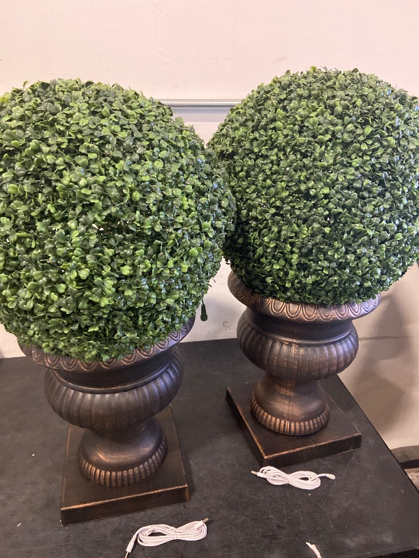 View 3 of GarveeHome 20" Artificial Plant Topiary Ball, Pre-Lit Artificial Topiary