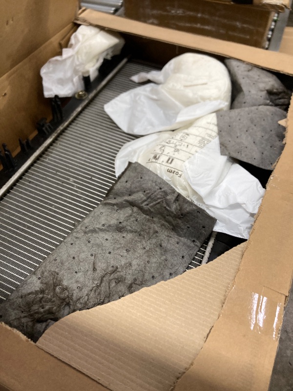 Photo 1 of ***SELLING AS PARTS ONLY*** SCITOO Engine Cooling Radiator Assembly Compatible with Chevrolet for Chevy Camaro LT/LS 2012 2013 2014 2015 V6 3.6L Replaces# 13341