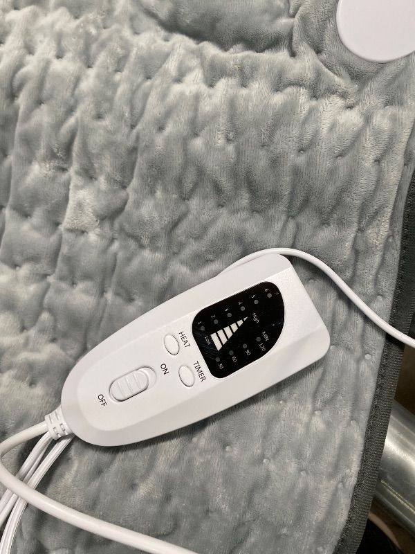 Photo 1 of ***DAMAGE -NON-FUNCTIONAL-SELLING AS IS ONLY*** Heating Pad ,Electric Heating Pads for Back, Neck, Abdomen, Moist Heating Pad for Shoulder, Knee, Arms, Legs, Dry/Moist Heat & Auto Shut Off, Christmas Gifts for Men and Women, Light Gray, 24x12 Inch ***