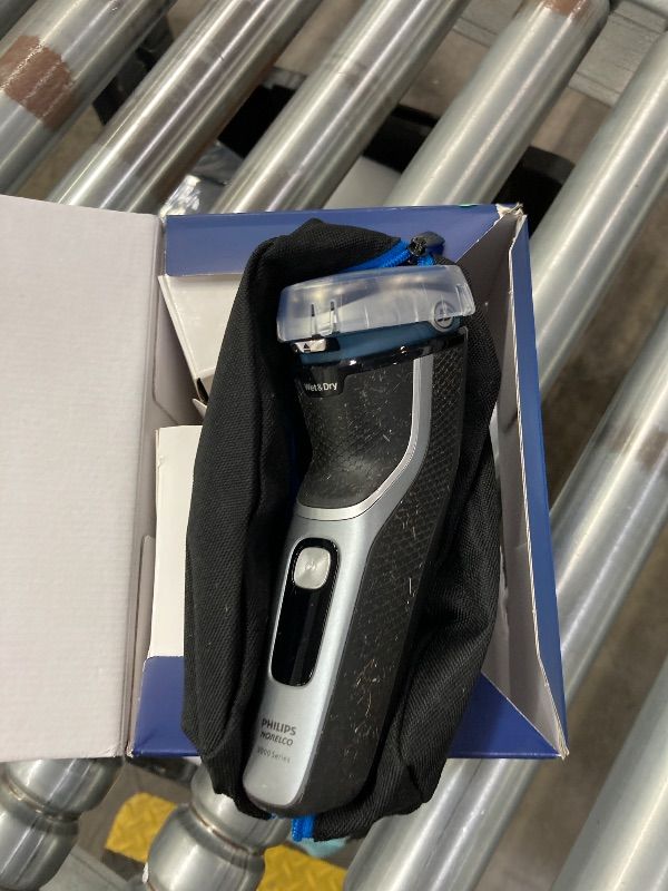 Photo 1 of **NOT IN ORIGINAL BOX**Philips Norelco Shaver 3000 Series, Wet and Dry Electric Shaver, P-Cap, Travel Pouch,