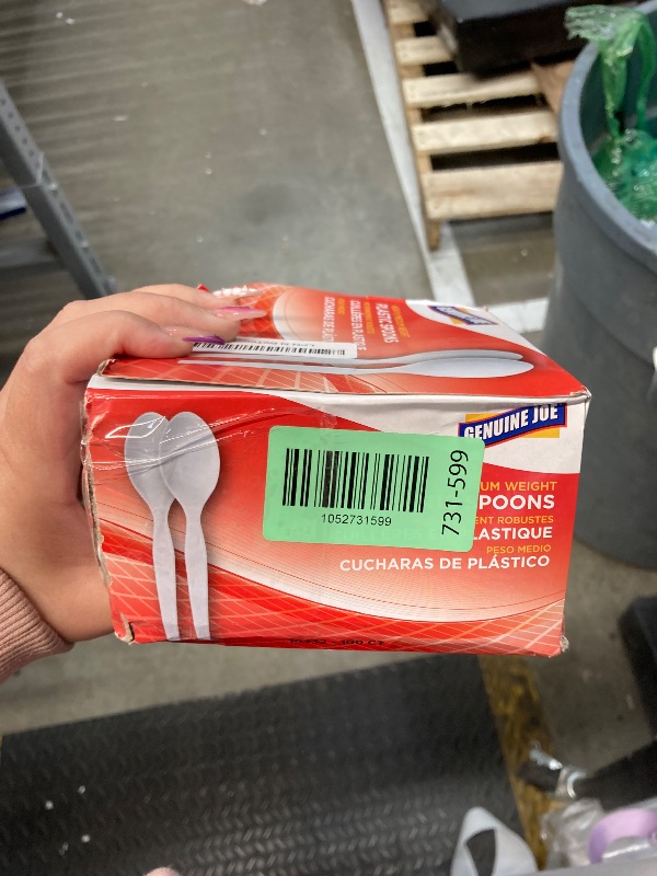 Photo 1 of 100/Box - Polystyrene - White-10432-Facility & Breakroom