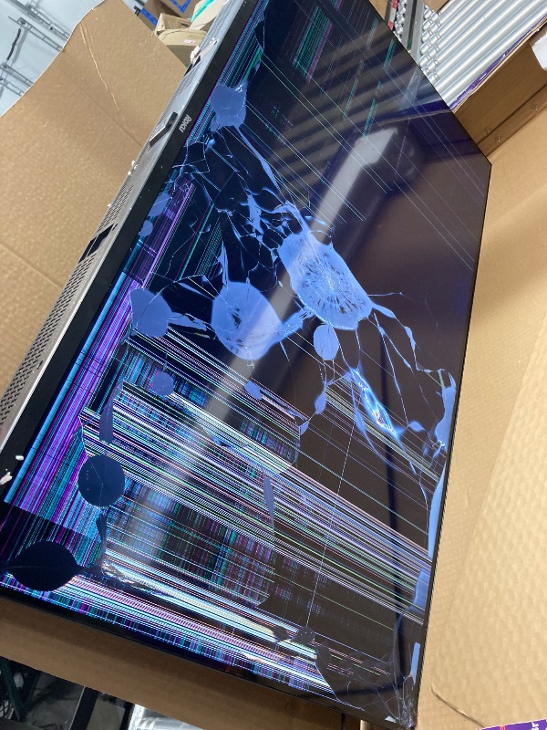 Photo 1 of ****** NO RETURN ***** NO REFUND***** ONLY FOR PARTS******Roku Smart TV – 43-Inch Select Series, 4K HDR TV – RokuTV with Enhanced Voice Remote – Flat Screen LED Television with Wi-Fi for Streaming Live Local News, Sports, Family Entertainment