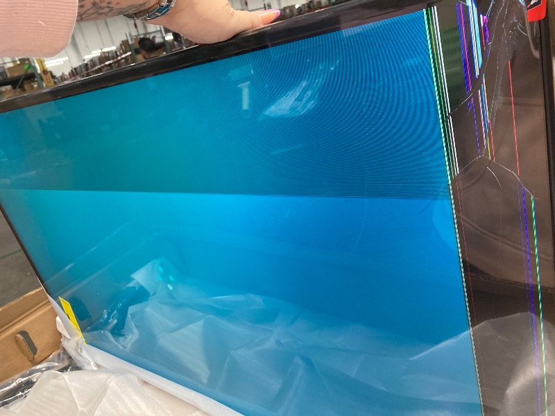 Photo 1 of ****** NO RETURN ****** NO REFUND****** ONLY FOR PARTS******* Samsung 43-Inch Class QLED Q7F Series Samsung Vision AI Smart TV (2025 Model, 43Q7F) Quantum HDR, Object Tracking Sound Lite, Q4 AI Gen1 Processor, 4K upscaling, Gaming Hub, Alexa Built-in