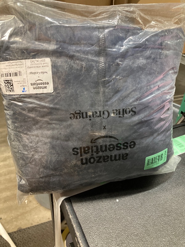 Photo 1 of **** DIRTY  Amazon Essentials x Sofia Grainge Boys' Water-Resistant Hooded Puffer Jacket, Navy, XX-Large