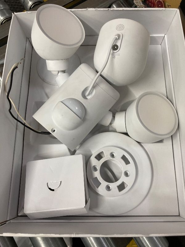 Photo 1 of **MISSING PARTS***Google Nest Cam with Floodlight - Outdoor Camera - Floodlight Security Camera, White, 1 Count (Pack of 1)