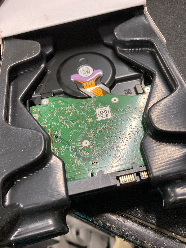 Photo 1 of **use to parts**Western Digital 8TB WD Red Plus NAS Internal Hard Drive HDD - 5640 RPM, SATA 6 Gb/s, CMR, 256 MB Cache, 3.5" - WD80EFPX