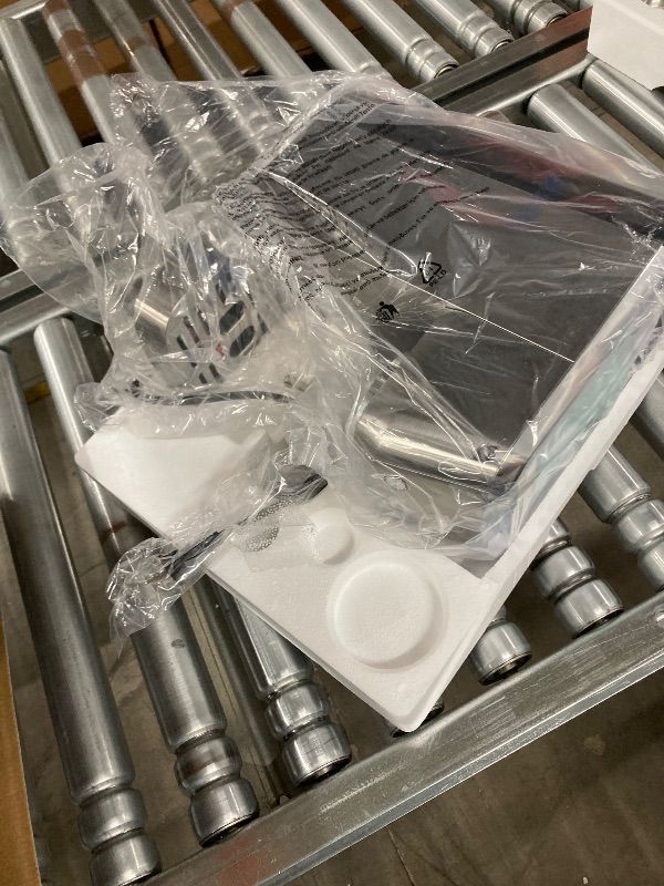 Photo 1 of ***DAMAGED -SELLING AS PARTS ONLY*** CASABREWS 3700 Essential Espresso Machine 20 Bar, Stainless Steel Cappuccino & Latte Machine with Steam Frother for Home, 43.9oz Water Tank, Coffee Gift for Women & Men, Silver