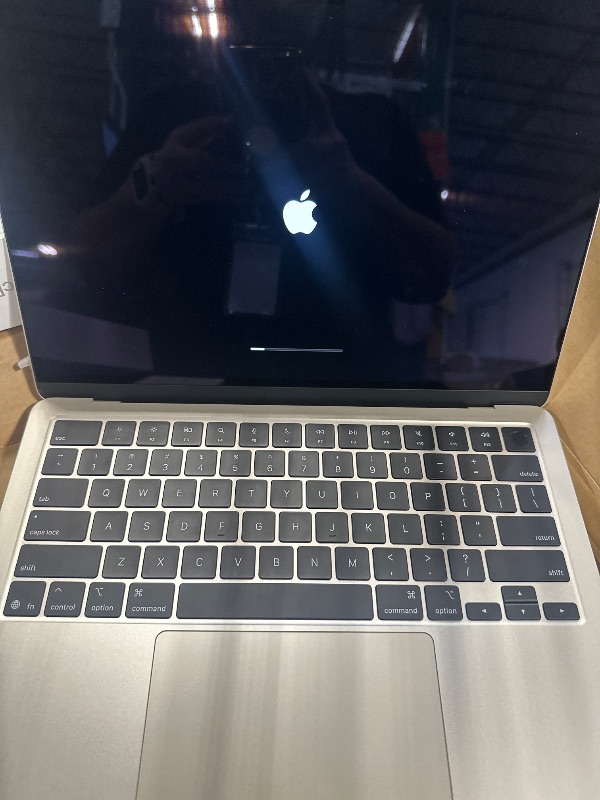 Photo 1 of ***It turns on and off, but it's missing an accessory.***Apple 2025 MacBook Air 13-inch Laptop with M4 chip: Built for Apple Intelligence, 13.6-inch Liquid Retina Display, 16GB Unified Memory, 256GB SSD Storage, 12MP Center Stage Camera, Touch ID; Starlig
