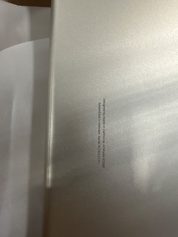 Photo 1 of ***It turns on and off, but it's missing an accessory.***Apple 2025 MacBook Air 13-inch Laptop with M4 chip: Built for Apple Intelligence, 13.6-inch Liquid Retina Display, 16GB Unified Memory, 256GB SSD Storage, 12MP Center Stage Camera, Touch ID; Starlig