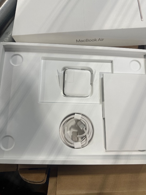 Photo 1 of ***It turns on and off, but it's missing an accessory.***Apple 2025 MacBook Air 13-inch Laptop with M4 chip: Built for Apple Intelligence, 13.6-inch Liquid Retina Display, 16GB Unified Memory, 256GB SSD Storage, 12MP Center Stage Camera, Touch ID; Starlig