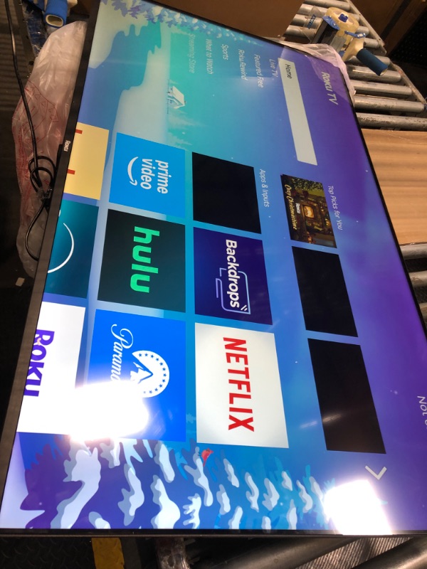 Photo 1 of Roku Smart TV 2025 – 50-Inch Select Series, 4K HDR TV – RokuTV with Enhanced Voice Remote – Flat Screen LED Television with Wi-Fi for Streaming Live Local News, Sports, Family Entertainment