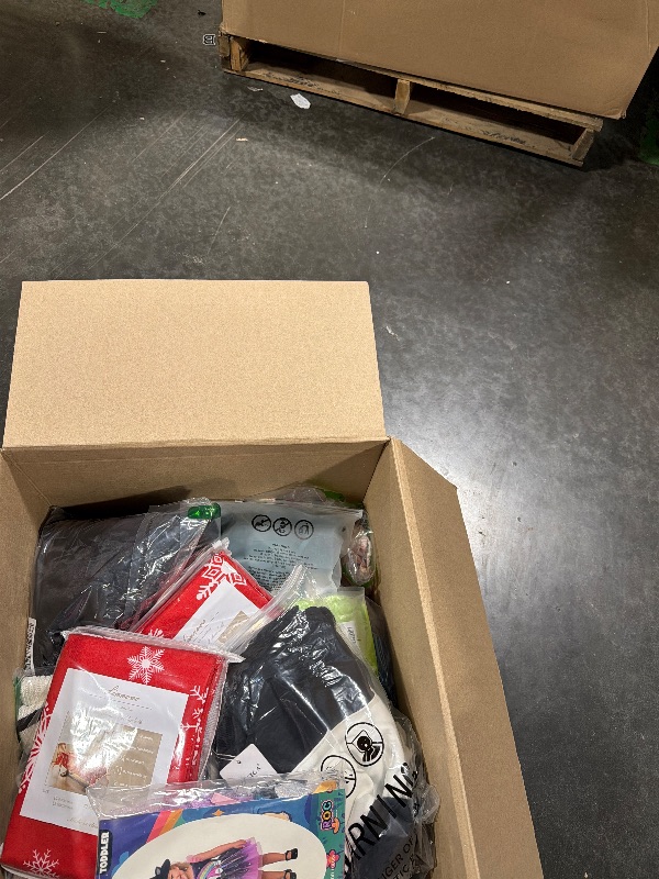 Photo 1 of ***AS IF/ FINL SALE - NO RETURNS***
BUNDLE BOX OF MIXED ITEMS