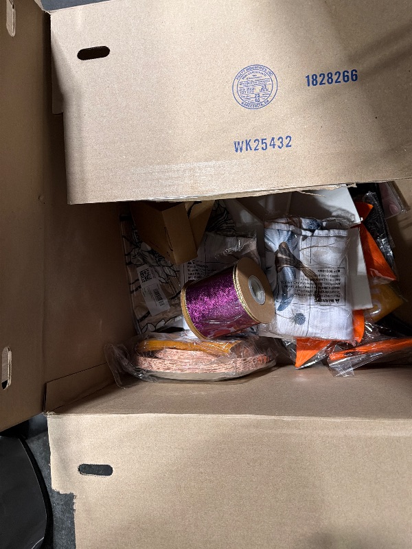 Photo 1 of ***AS IF/ FINL SALE - NO RETURNS***
BUNDLE BOX OF MIXED ITEMS 
