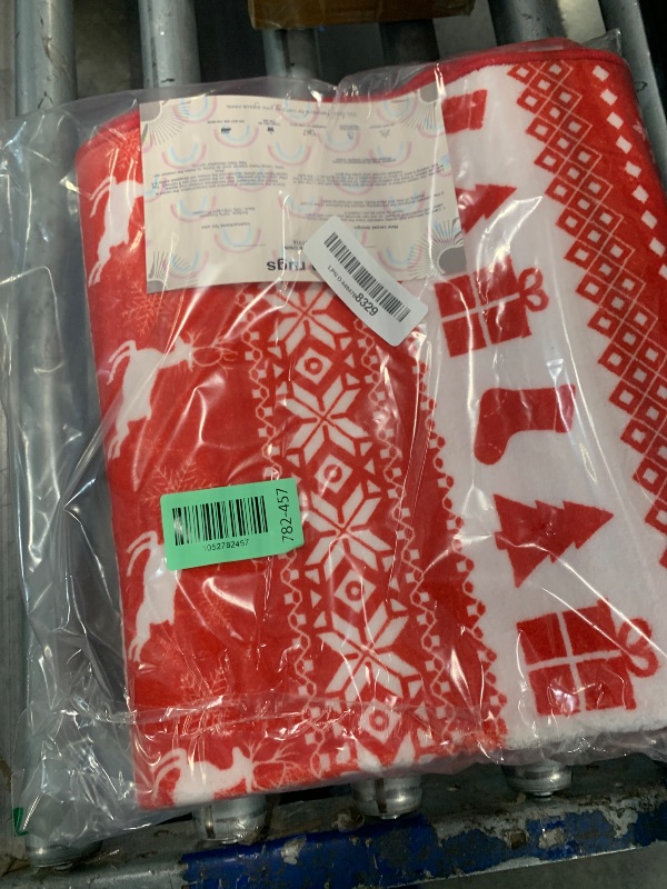 Photo 1 of Christmas 2x6 Hallway Runner Rug, Non Slip Warm Christmas Tree Snowflake Design, Entryway Machine Washable Classic Indoor Holiday Home Decor Carpet for Living Room Bedroom Dining Room, Red