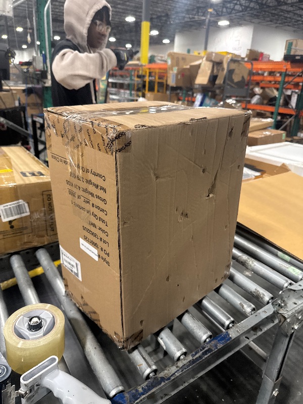 Photo 1 of *********TURNS ON PERFECTLY******* Baby Brezza New and Improved Formula Pro Advanced Formula Dispenser Machine - Automatically Mix a Warm Formula Bottle Instantly - Easily Make Bottle with Automatic Powder Blending, White