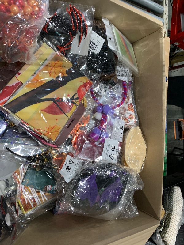 Photo 1 of ***AS IF/ FINAL SALE - NO RETURNS***
BUNDLE BOX OF MIXED ITEMS 
