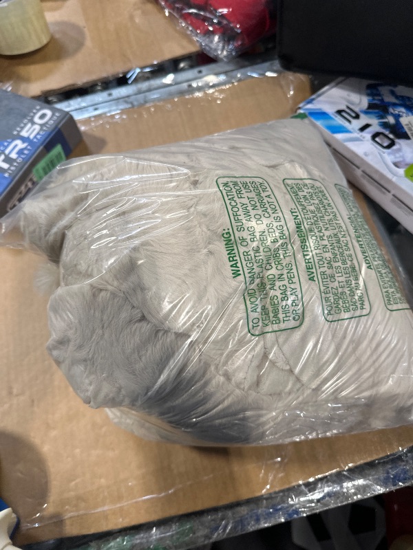 Photo 1 of *USED*
Cozy Bliss Faux Fur Throw Blanket for Couch, Fuzzy Soft Plush Thick Bubble Blanket for Sofa Bedroom Living Room, 50 * 60 Inches Beige