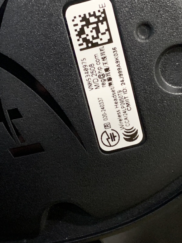 Photo 1 of HyperX Cloud III S – Wireless Gaming Headset for Multi-Platform, 2.4GHz, Bluetooth, Battery Life up to 120 Hours 2.4GHz / 200 Hours Bluetooth, 53mm Angled Drivers, Detachable Mic – Black