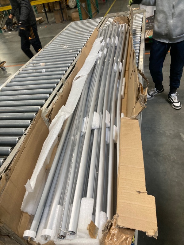 Photo 1 of ****2 ARE DAMAGED, PLEASE SEE PICTURE FOR REFERENCE****LUMINOSUM 8ft T8 LED Bulbs 40W 80W Equivalent, 5000K Daylight 4000LM, FA8 Single Pin Tube Light, Dual-End Power Ballast Bypass, T8 T10 T12 Fluorescent Replacement, Clear Cover, ETL Certified, 20-Pack