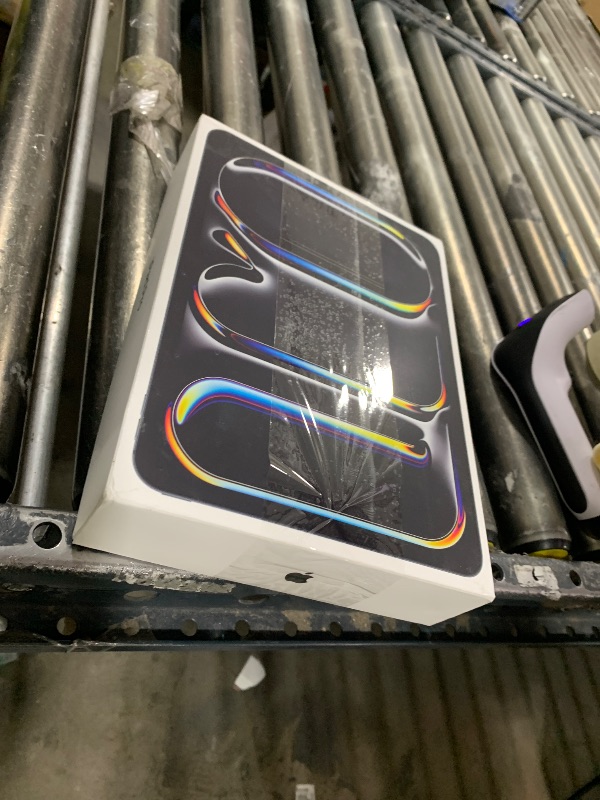 Photo 1 of Apple iPad Pro 11-inch (M5): Ultra Retina XDR Display, 256GB, 12MP Front/Back Camera, LiDAR Scanner, Wi-Fi 7 with Apple N1 + 5G Cellular with C1X chip, Face ID, All-Day Battery Life — Space Black