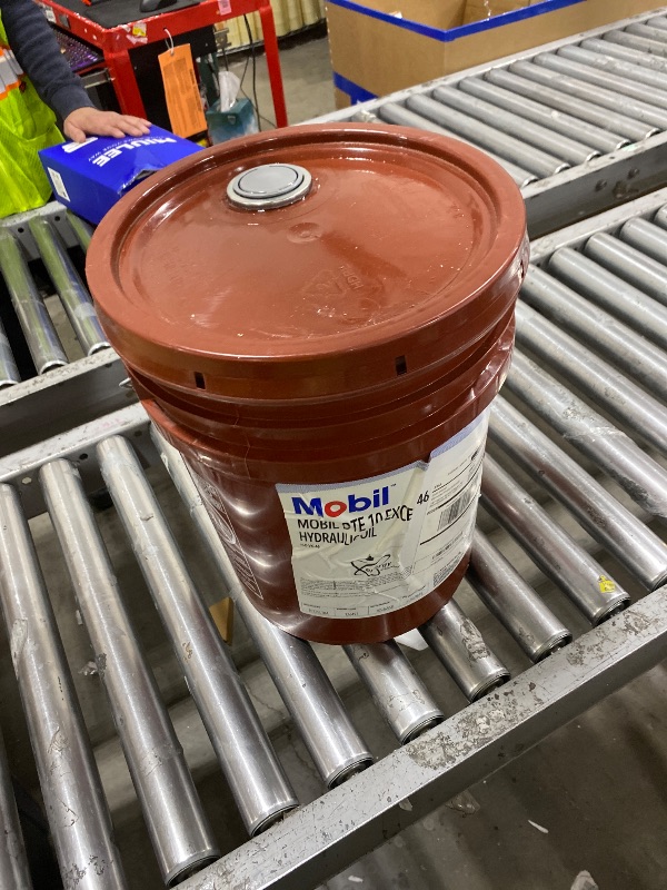 Photo 1 of Mobil DTE 10 Excel Hydraulic Machine Oil: 5 gal Pail, ISO 46

