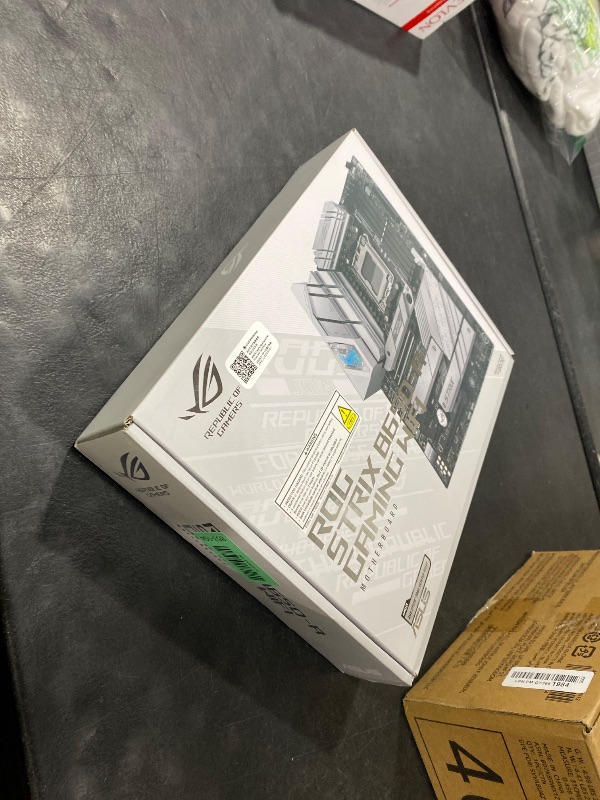 Photo 1 of ASUS ROG Strix B650-A Gaming WiFi AMD B650 AM5 Ryzen™ Desktop 9000 8000 & 7000 ATX motherboard, 12 + 2 power stages, DDR5, 3x M.2 slot, PCIe® 4.0, 2.5G LAN, WiFi 6E, USB 3.2 Gen 2x2 Type-C®, Aura Sync