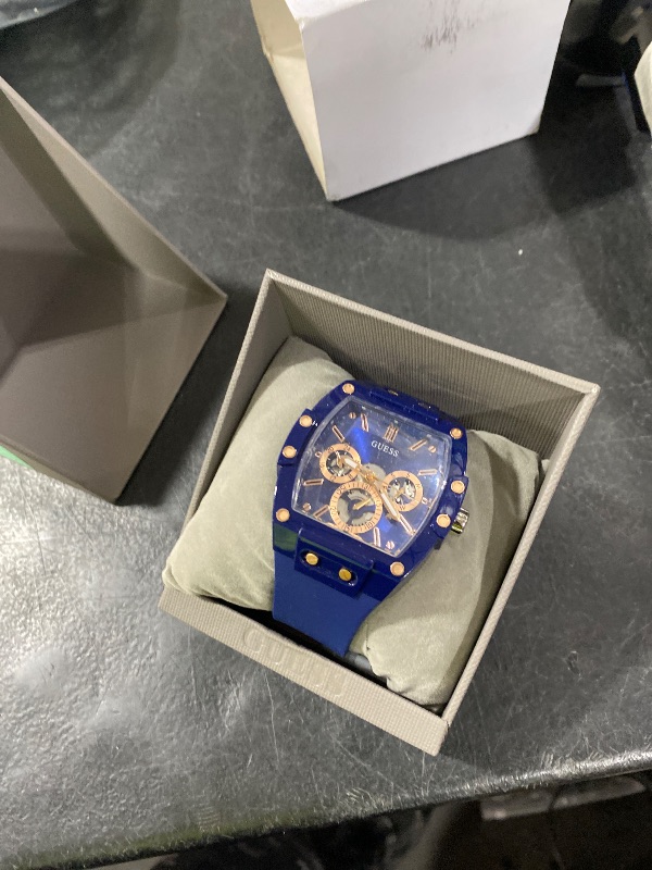 Photo 1 of GUESS Men Analog Quartz Watch with Silicone Strap GW0203G7