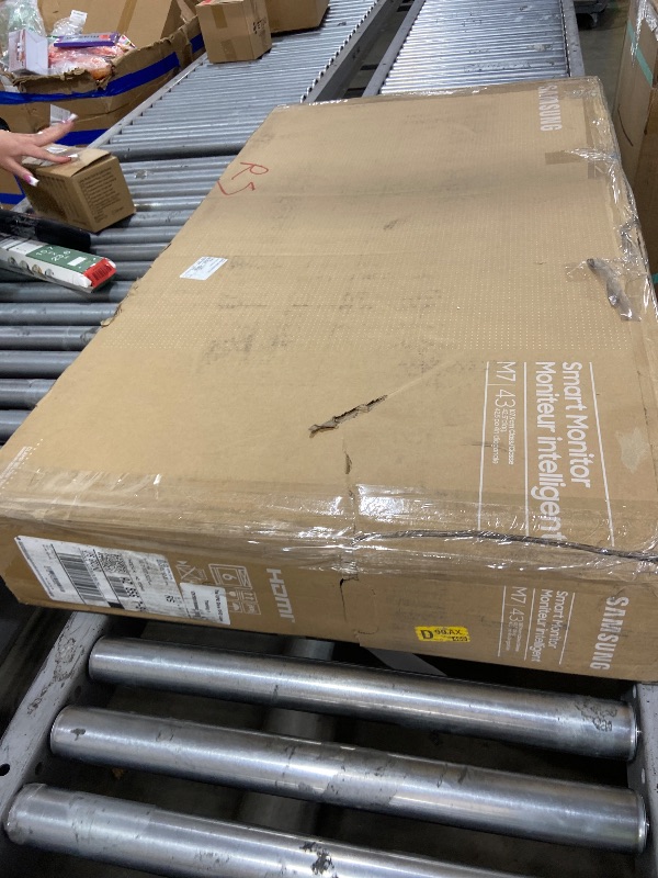 Photo 1 of Samsung 43” Smart Monitor M7 (M70F) 4K UHD Display, Samsung Vision AI, Smart TV Apps, Gaming Hub, USB-C, HDMI and USB-A, Black, LS43FM702UNXZA, 2025