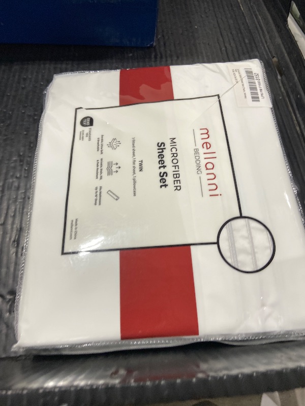 Photo 1 of Mellanni Twin Sheets Set - 3 PC Iconic Collection Bedding - Hotel Luxury, Extra Soft, Cooling Bed Sheets - Wrinkle, Fade, Stain Resistant (Twin, White)