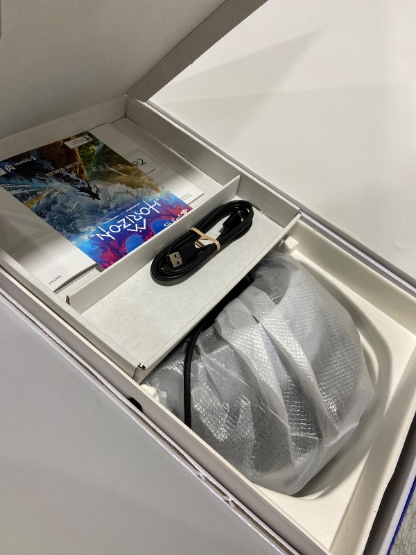 Photo 1 of PlayStation VR2 Horizon Call of The Mountain™ Bundle (PSVR2)