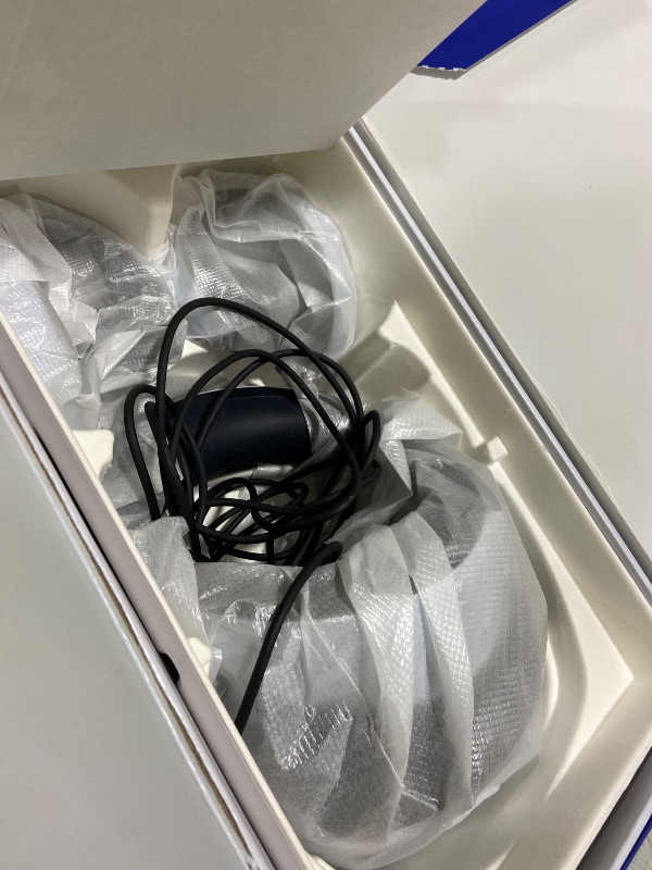 Photo 1 of PlayStation VR2 Horizon Call of The Mountain™ Bundle (PSVR2)