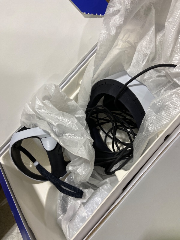 Photo 1 of PlayStation VR2 Horizon Call of The Mountain™ Bundle (PSVR2)