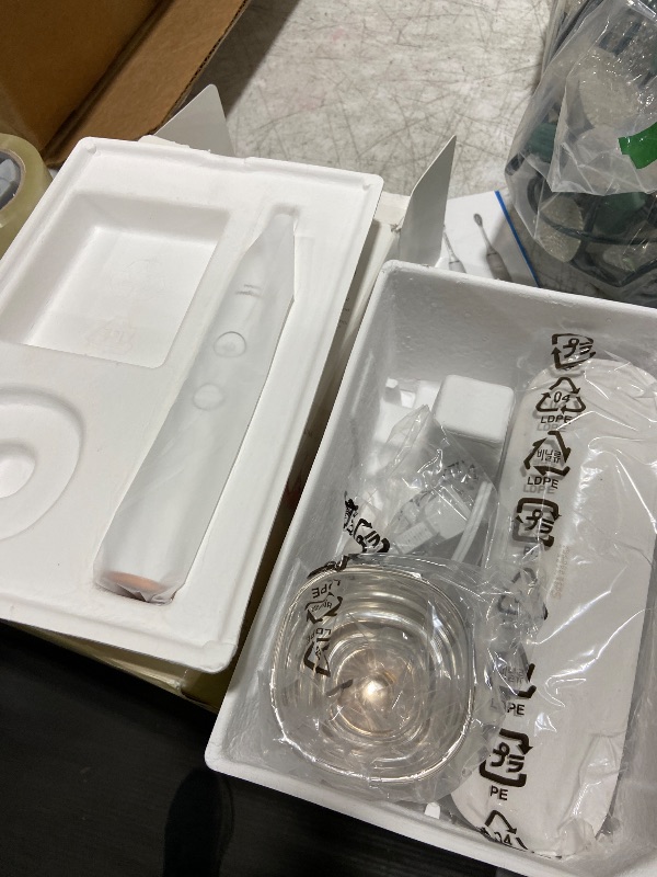 Photo 1 of Philips Sonicare DiamondClean Smart 9500 Electric Toothbrush, Sonic Toothbrush with App, Pressure Sensor, Brush Head Detection, 5 Brushing Modes and 3 Intensity Levels, Rosegold, Model HX9923/61