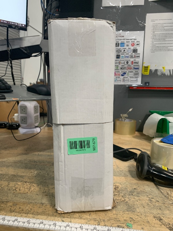 Photo 1 of **HAS SCRATCHES & MISSING SOME** Oojami 100 Plastic Classic Champagne Disposable Flutes for Parties Plastic cups Wedding Party Toasting Cocktail Cups Bulk Party Pack (Clear)