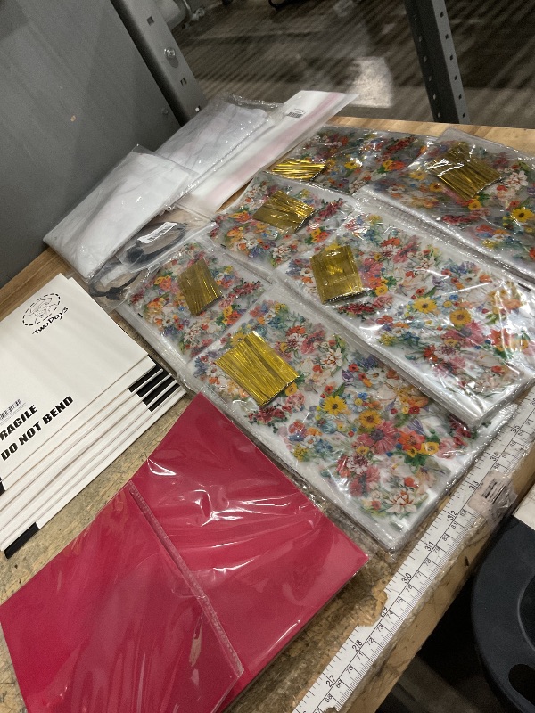 Photo 1 of  mixed items 20.