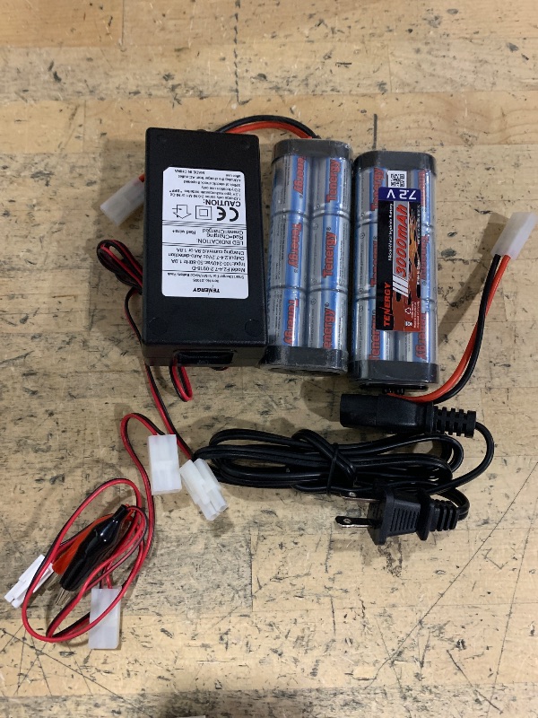 Photo 1 of ***UNTESTED/1 HAS DAMAGES (CRACKED)**** Tenergy 2 Pack 7.2V 3000mAh Flat NiMH Battery Packs with Smart Charger for RC Cars, RC Airplanes