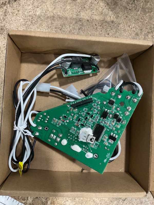 Photo 1 of ???? ???????? 10C21275K PCB Compatible with MaxxAir Electric RV Roof Vent with Power Regulator for 00-07000K, 00-07500K, 00-08000K, 00-08500K, 00-08700K, 00-08900K, 00-07001K, 00-07501K