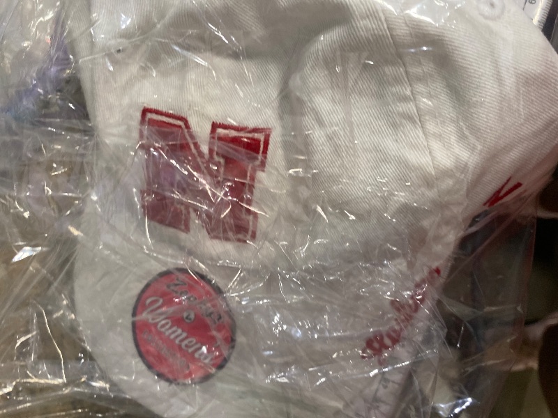 Photo 1 of ***DIRTY***

ZHATS Women's Standard Adjustable Scholarship Hat Icon White, One Size