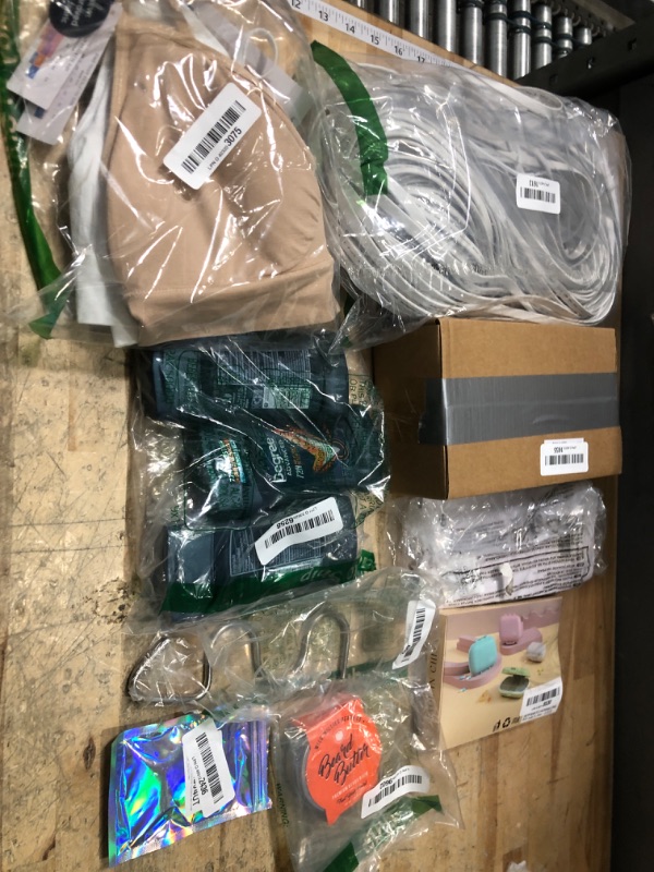 Photo 1 of ** SOLD AS IS BUNDLE OF MISCELLANEOUS AND SORTED GOODS **